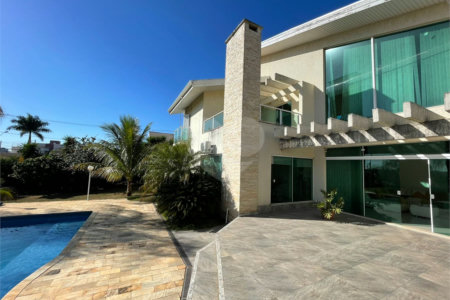 Casa à venda com 4 suítes no condomínio Haras Paineiras, Salto - SP