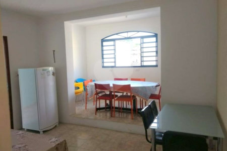 Casa à venda com 3 quartos, sendo 1 suíte,  em Jardim Rosa Maria, São Paulo, SP