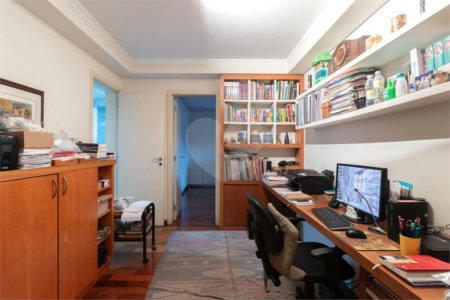 Apartamento à venda com 4 quartos, sendo 2 suítes,  em Alto de Pinheiros, São Paulo, SP
