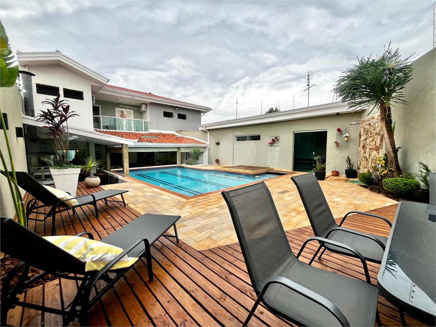 Casa à venda com 4 suítes em Vila Mazarino, Itapetininga, SP