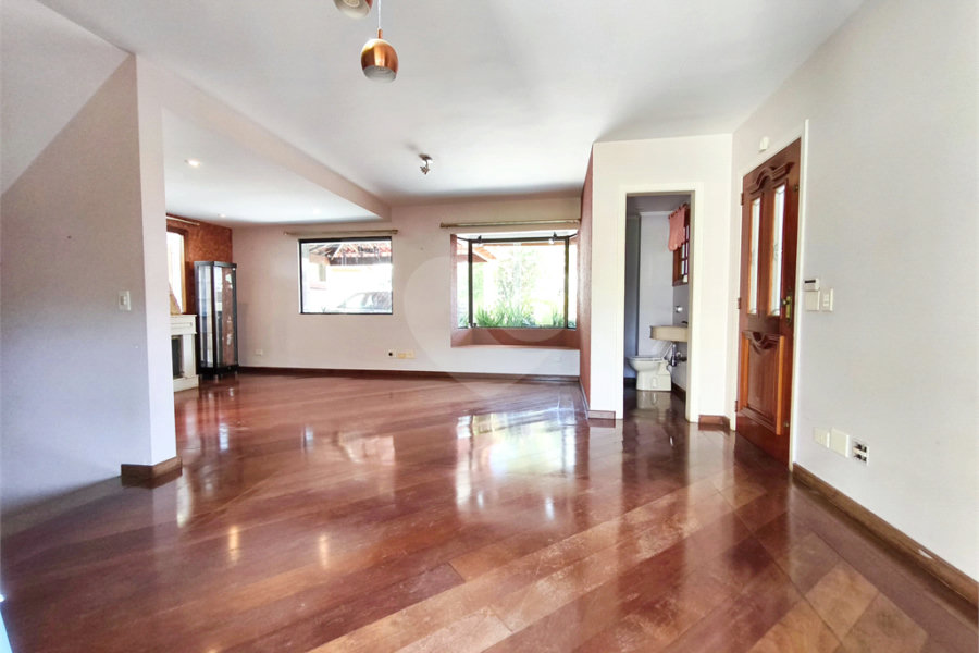 Casa à venda com 3 suítes no condomínio Jd Itatinga, São Paulo - SP