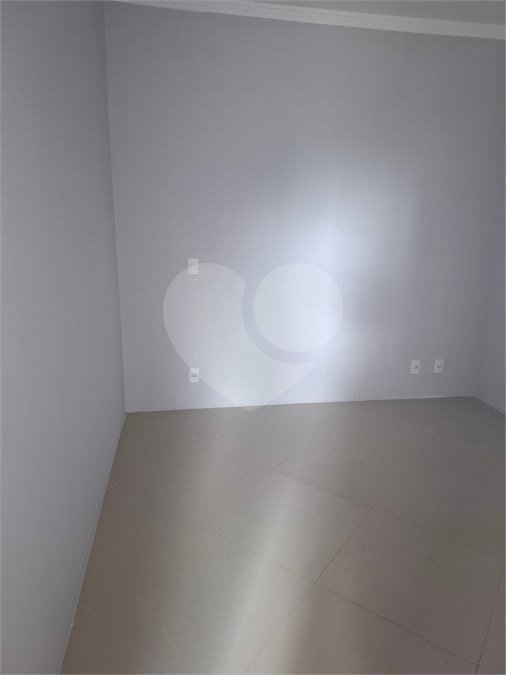 Apartamento à venda com 3 quartos, sendo 1 suíte,  em Vila São Sebastião, Mogi das Cruzes, SP