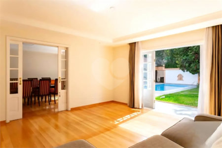 Casa à venda com 4 suítes em Jardim Leonor, São Paulo, SP