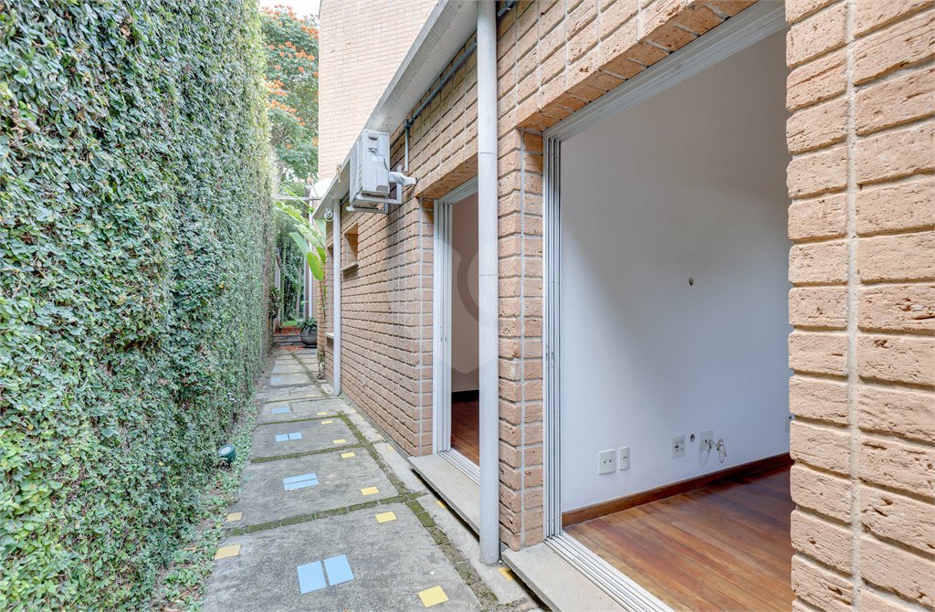 Casa Térrea à venda com 3 quartos, sendo 1 suíte, em Granja Julieta, São Paulo, SP