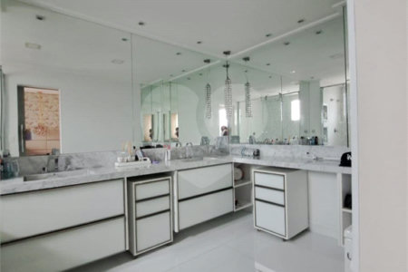 Apartamento à venda com 3 suítes no Centro, Santo André, SP