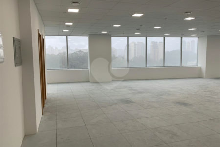 Sala à venda em Várzea de Baixo, São Paulo, SP