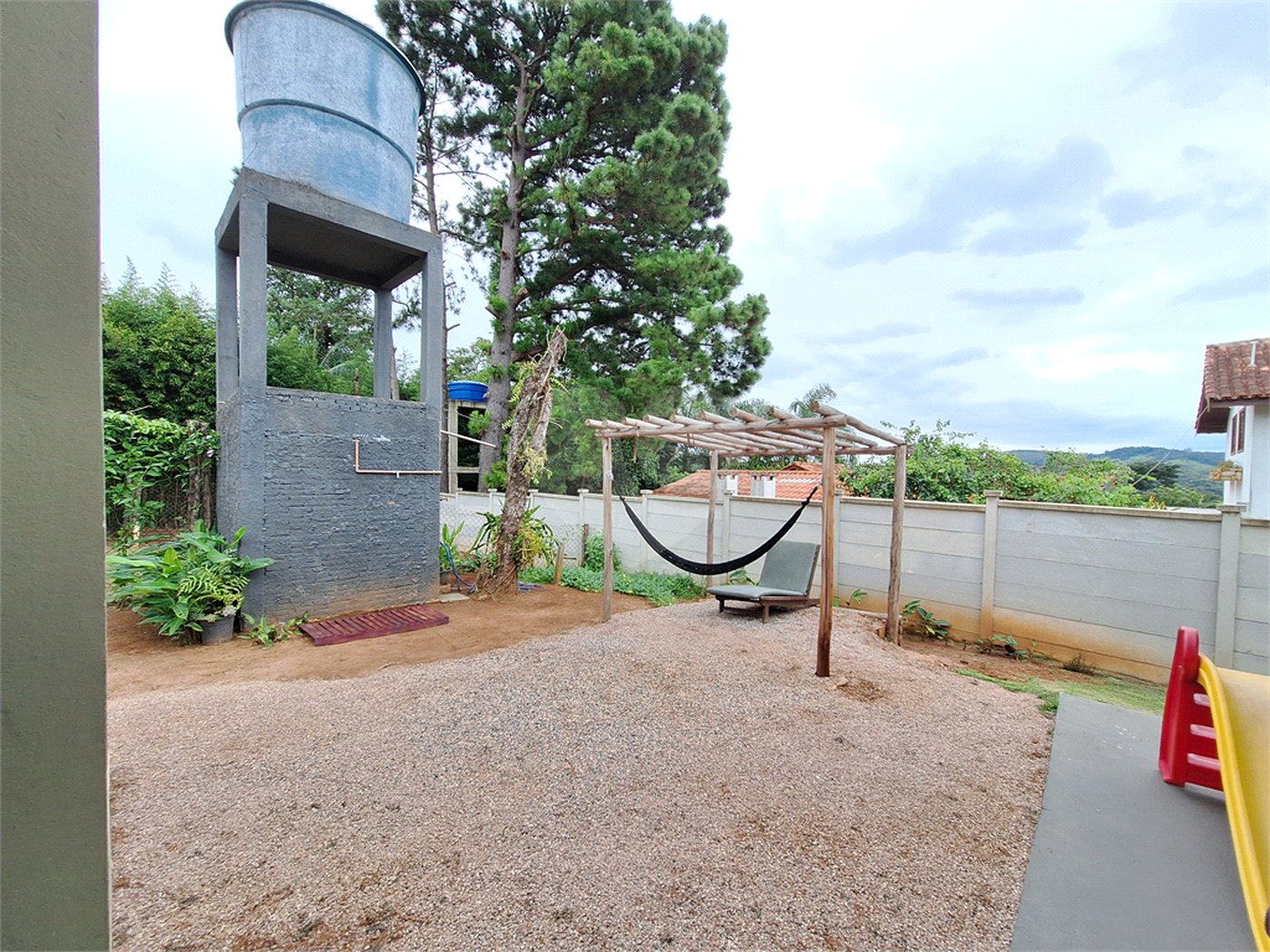 Casa à venda com 3 suítes no condomínio Chácaras do Lago, Vinhedo - SP