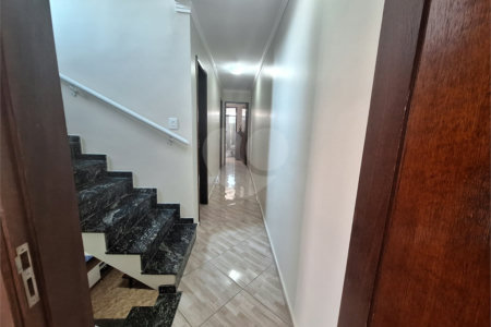 Sobrado à venda com 4 quartos, sendo 1 suíte,  em Vila São Geraldo, São Paulo, SP