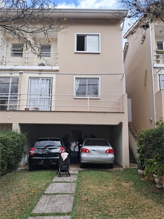 Casa à venda com 4 quartos, sendo 1 suíte, no condomínio Villas IV, São Paulo - SP