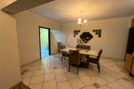 Casa à venda com 3 quartos, sendo 1 suíte, em Parque Santa Marta, São Carlos, SP