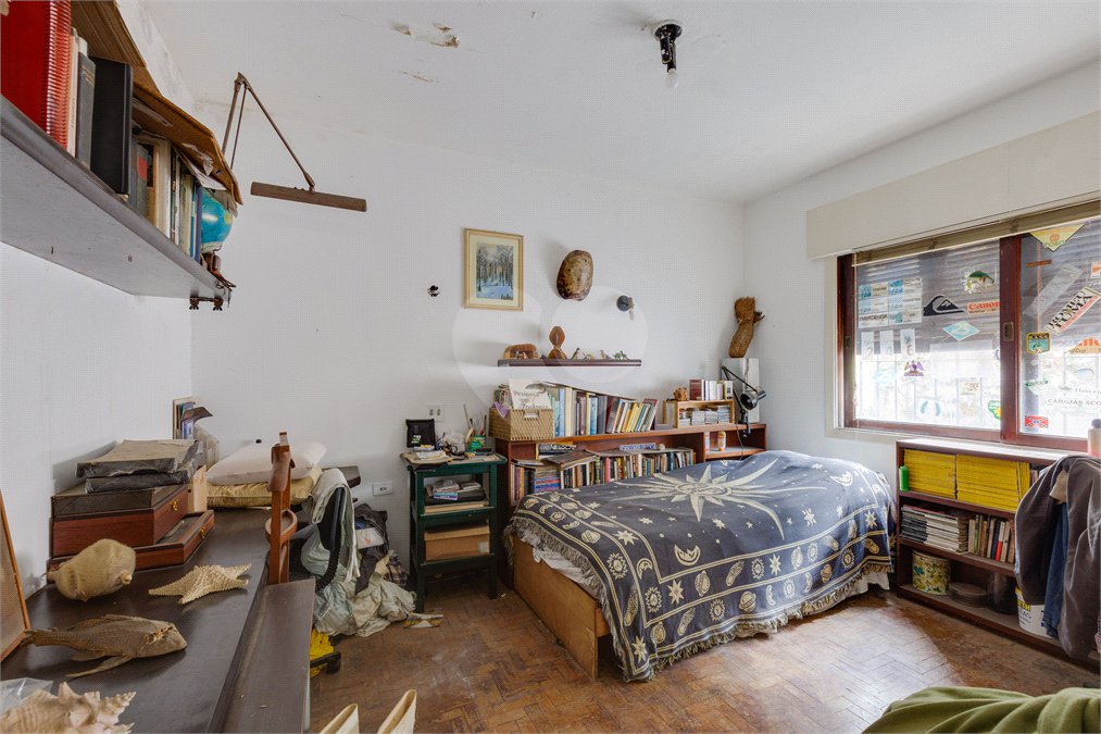 Casa à venda com 4 quartos, sendo 2 suítes, em Alto da Boa Vista, São Paulo, SP