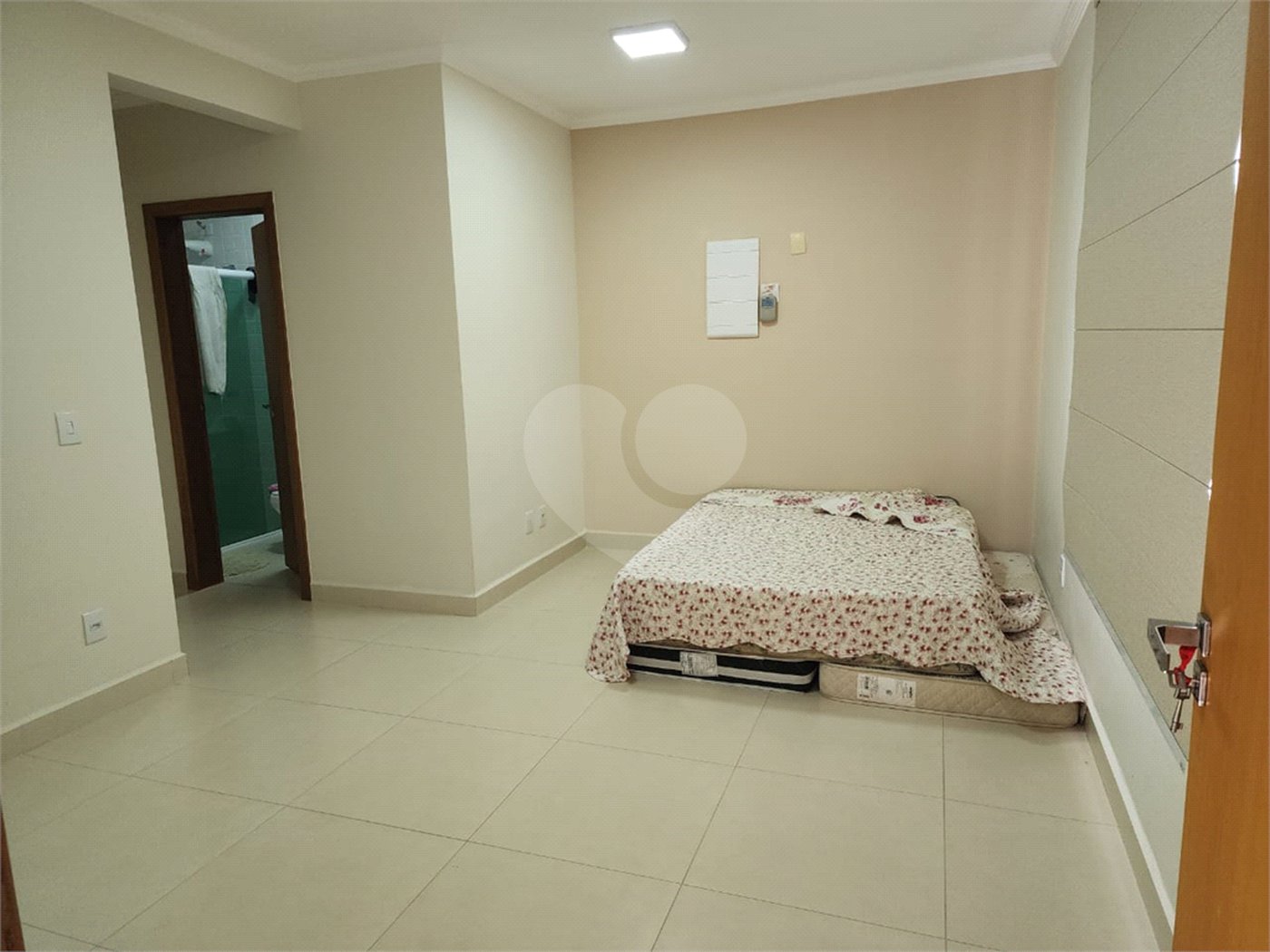 Casa à venda com 4 suítes no condomínio Shambala I, Atibaia - SP