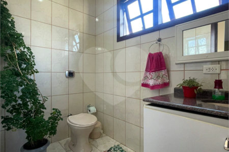 Casa à venda com 3 quartos, sendo 2 suítes,  em Vila Oliveira, Mogi das Cruzes, SP