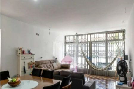 Casa à venda com 4 quartos, sendo 2 suítes, em Vila Gumercindo, São Paulo, SP