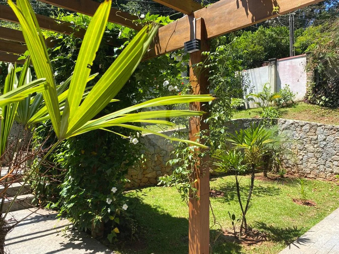 Casa à venda ou para alugar com 5 quartos, sendo 4 suítes, no condomínio Associação Reserva das Hortênsias, Mairiporã - SP