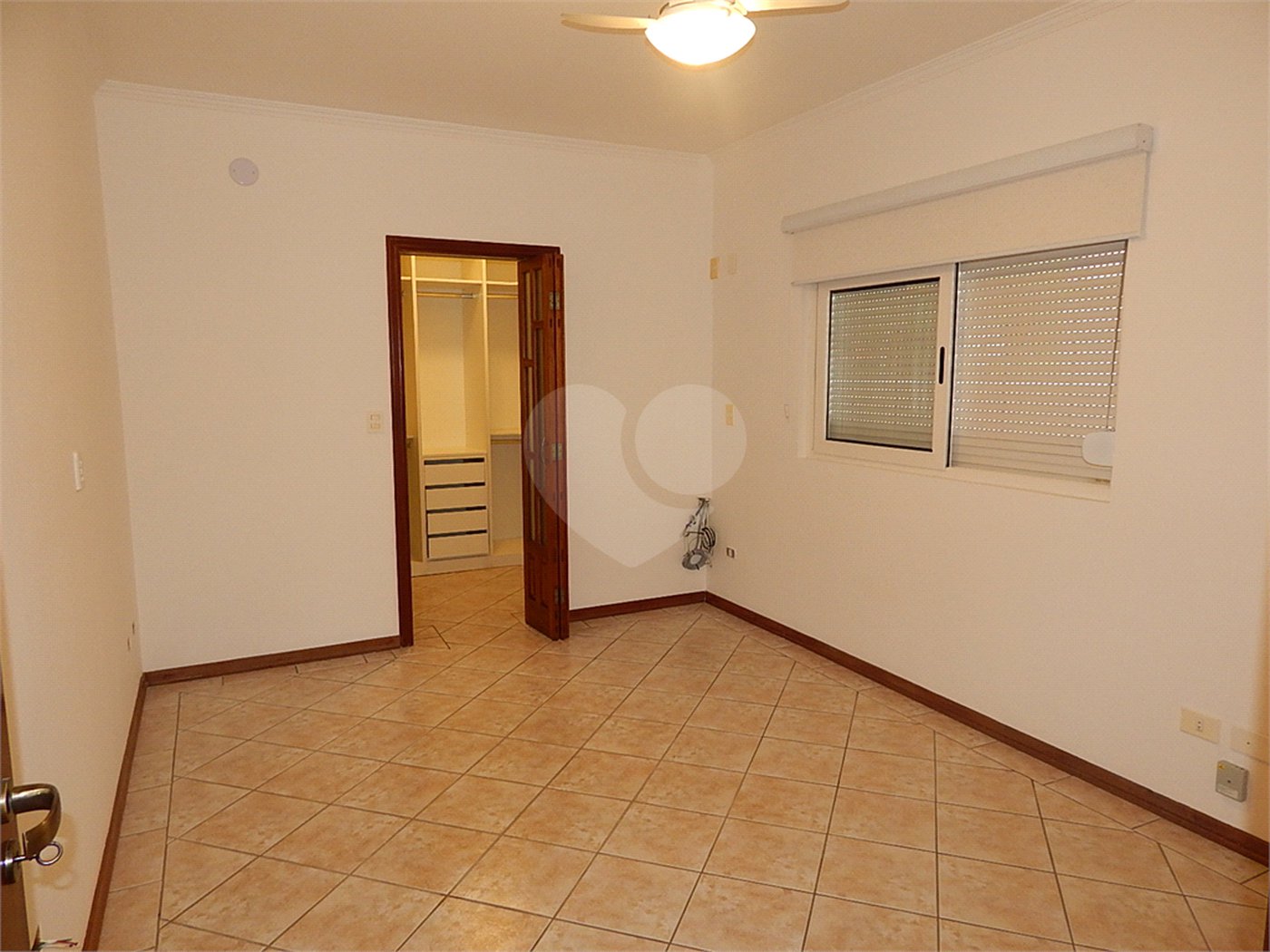 Casa à venda com 3 quartos, sendo 1 suíte, no condomínio Alpes de Vinhedo, Vinhedo - SP