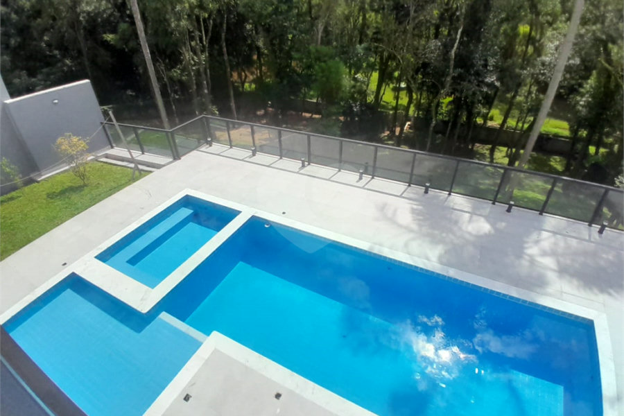 Casa à venda ou para alugar com 3 suítes no condomínio Sausalito, Mairiporã - SP