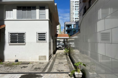 Casa com 3 dormitórios para alugar, 284 m² por R$ 21.162,89 - Gonzaga - Santos/SP