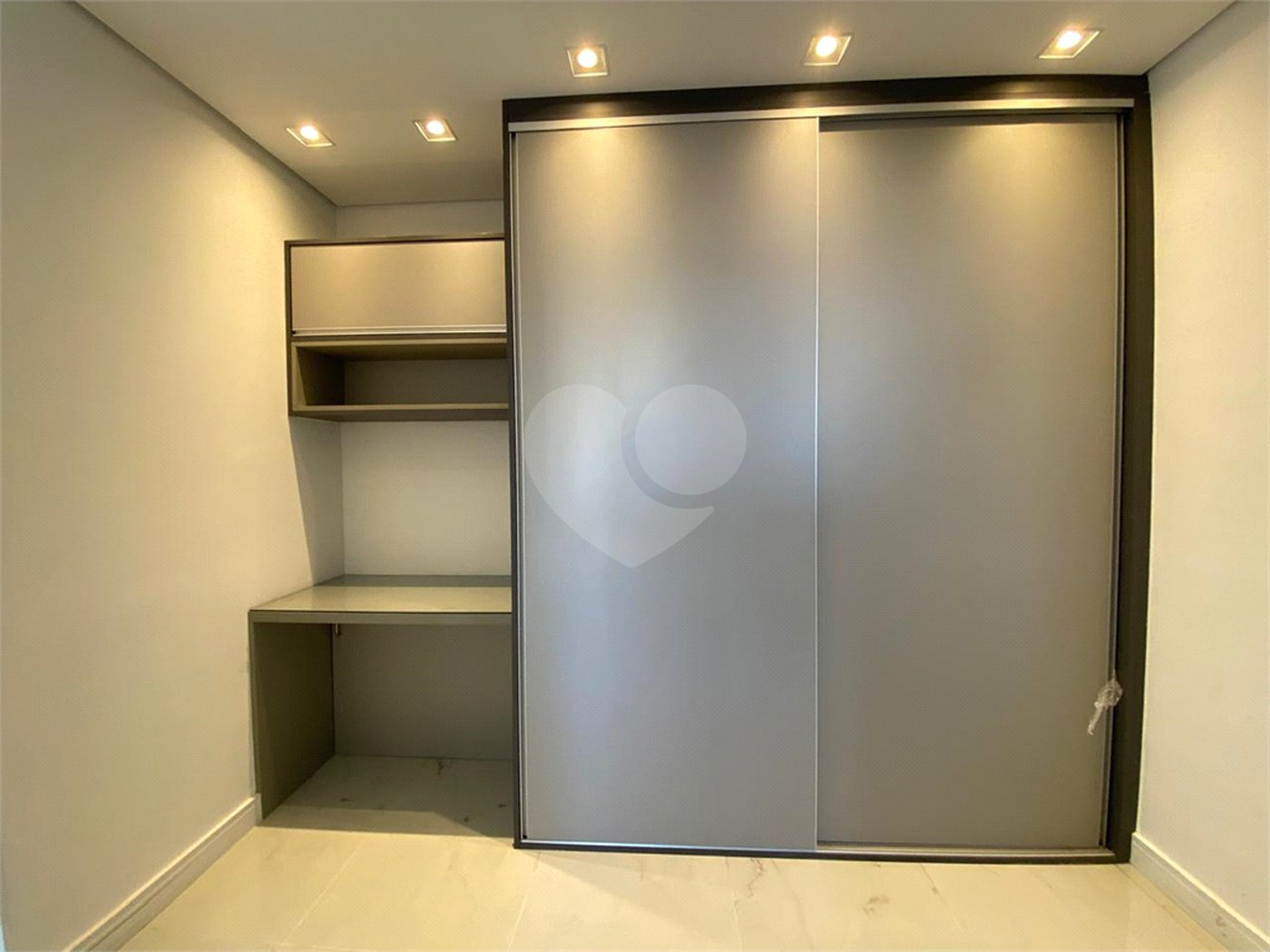 Apartamento à venda com 2 quartos, sendo 1 suíte,  em Jardim Caboré, São Paulo, SP