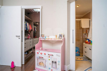 Apartamento à venda com 4 quartos, sendo 3 suítes, em Moema, São Paulo, SP