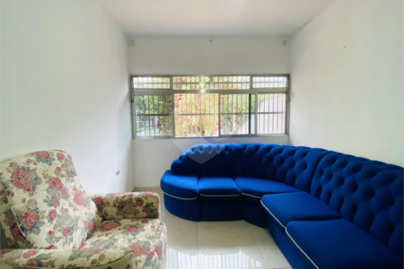 Sobrado à venda com 4 quartos, sendo 1 suíte, em Vila Gilda, Santo André, SP