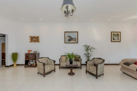Casa à venda ou para alugar com 5 quartos, sendo 3 suítes, em Chácara Pavoeiro, Cotia, SP