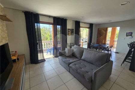 Casa com 3 dormitórios e piscina no Condomínio Cafezal VI em Itupeva SP