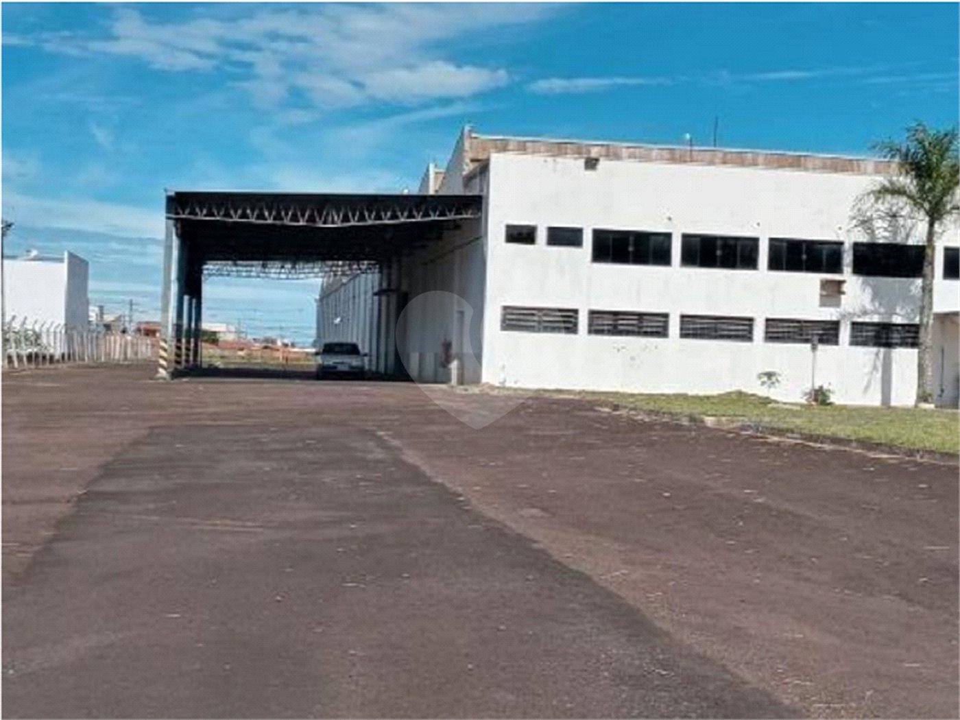 Galpão Comercial .