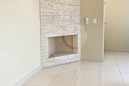 Cobertura de 255 m² com 3 dormitórios, 1 suíte, cozinha planejada, 2 vagas e área gourmet com churrasqueira.