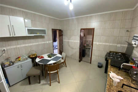 Sobrado à venda com 6 quartos, sendo 2 suítes,  em Vila Mazzei, São Paulo, SP
