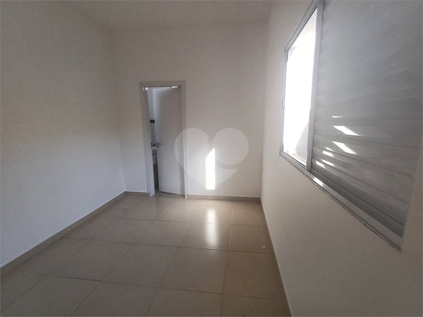 Casa à venda com 3 quartos, sendo 2 suítes, no condomínio Sollaris, Araraquara - SP