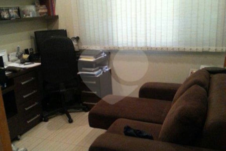 Sobrado à venda com 3 suítes em Vila Nivi, São Paulo, SP