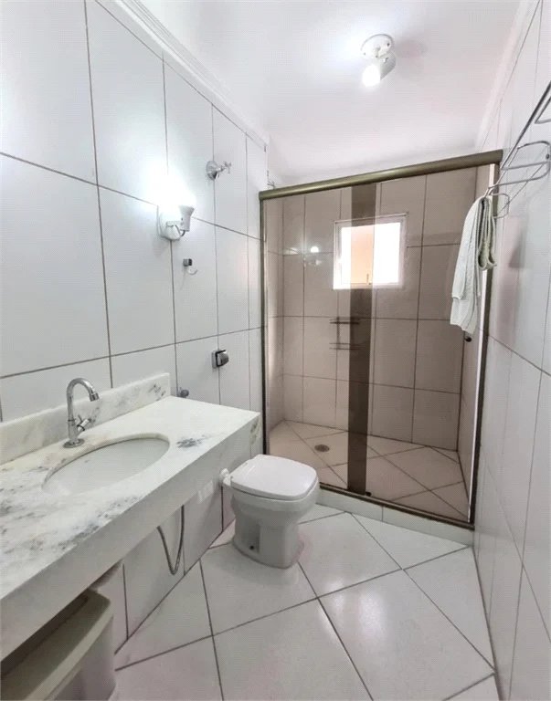 Sobrado à venda com 3 quartos, sendo 2 suítes,  em Jardim Ester Yolanda, São Paulo, SP