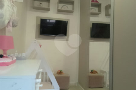 Sobrado à venda com 3 quartos, sendo 2 suítes, em Vila Dom Pedro I, São Paulo, SP