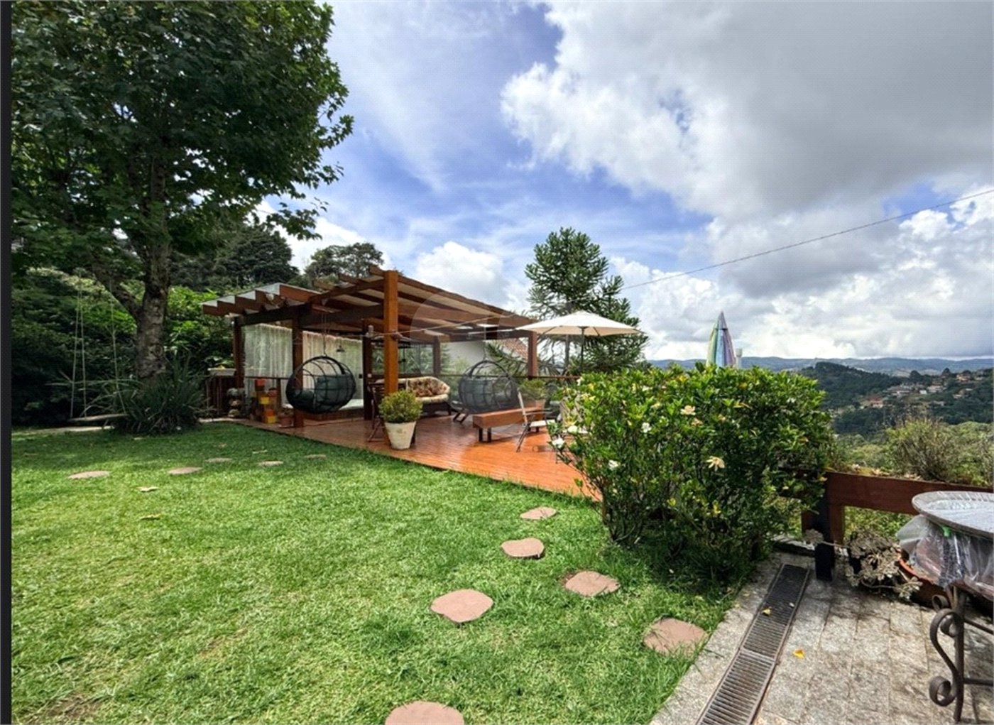 Casa à venda com 4 suítes em Vila Natal, Campos do Jordão, SP