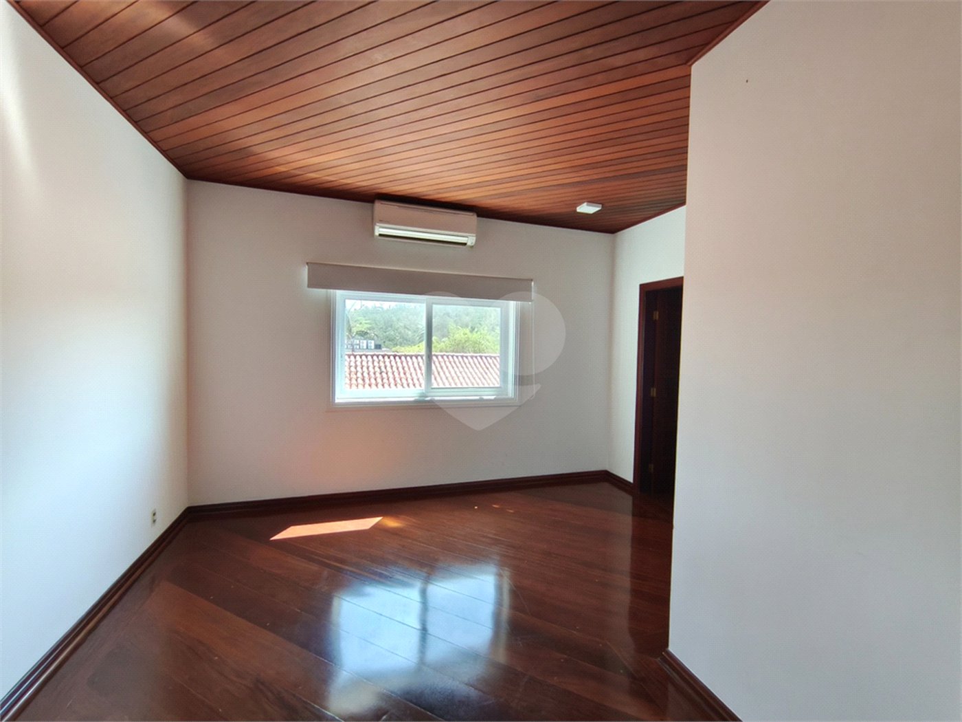 Casa à venda ou para alugar com 3 suítes no condomínio Estância Marambaia, Vinhedo - SP