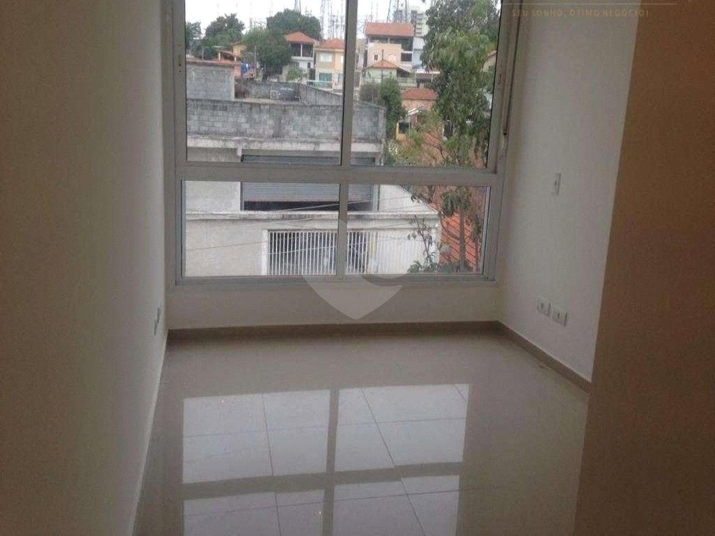 Casa à venda com 3 quartos, sendo 2 suítes, no condomínio Residencial Vegas, São Paulo - SP