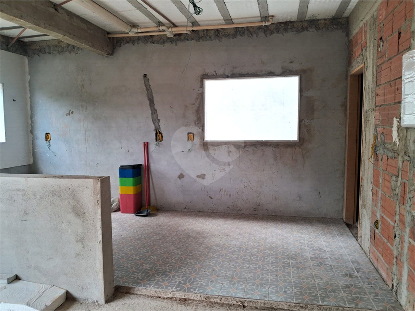 Casa à venda com 3 quartos, sendo 1 suíte, no condomínio Mosaico da Serra, Mogi das Cruzes - SP