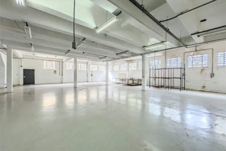 Galpão Industrial Comercial à Venda em Diadema/SP 2.940m² de Área Construída!