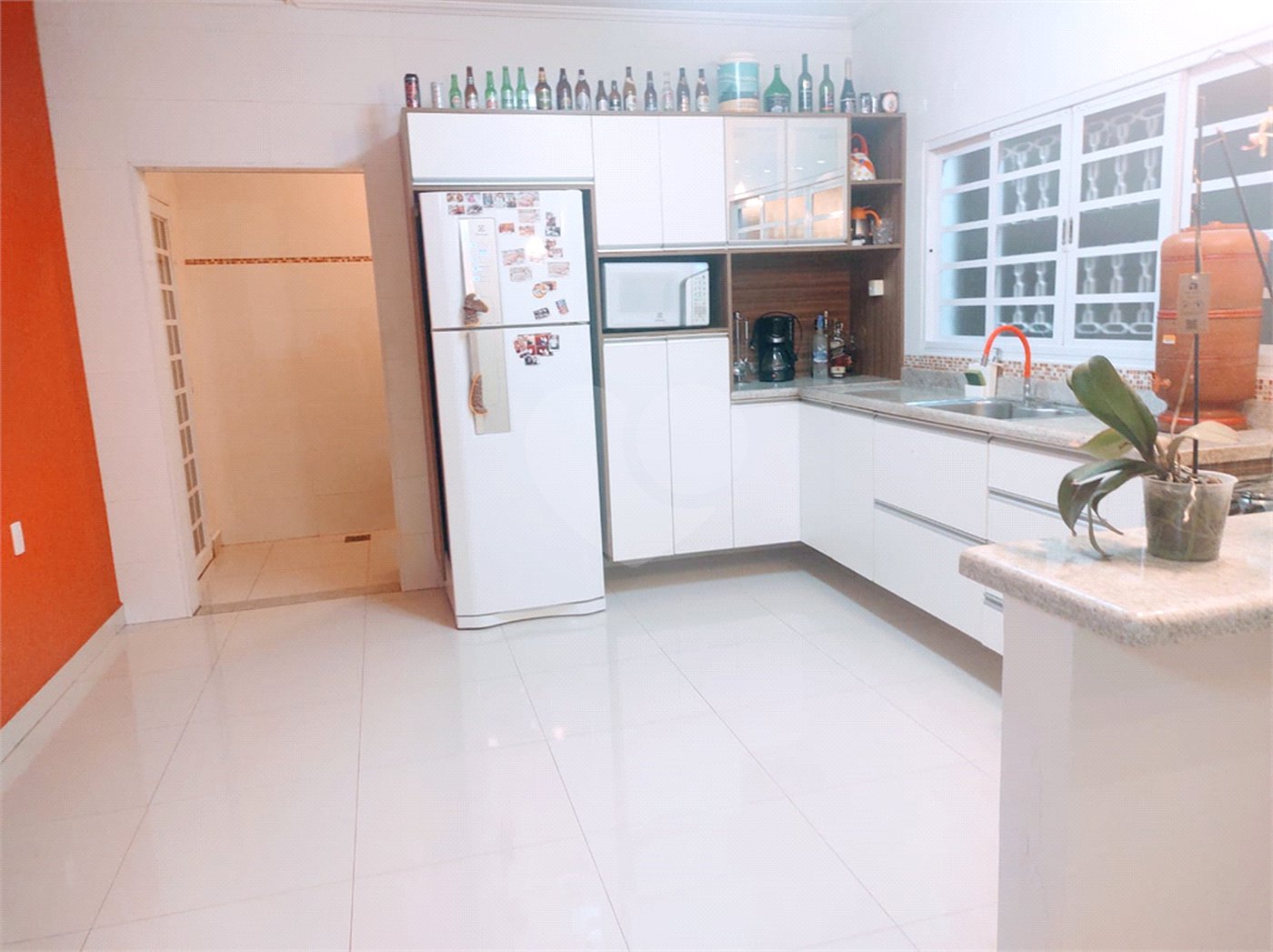 Casa térrea com 2 dormitórios.