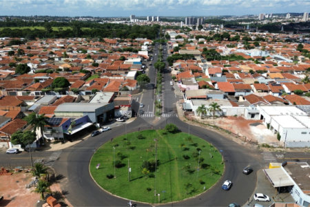Casa à venda com 3 quartos, sendo 1 suíte, em Parque Residencial Vale do Sol, Araraquara, SP