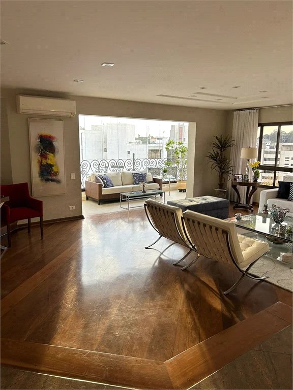 Apartamento à venda com 4 suítes em Real Parque, São Paulo, SP