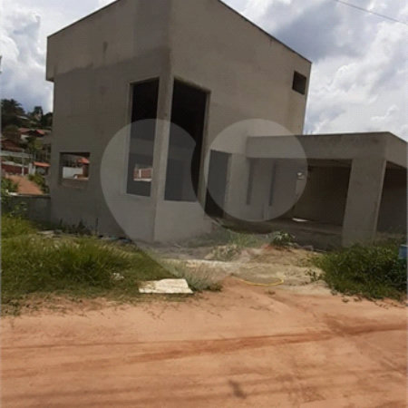 Sobrado à venda com 3 quartos, sendo 1 suíte, em Jardim Centenário, Atibaia, SP