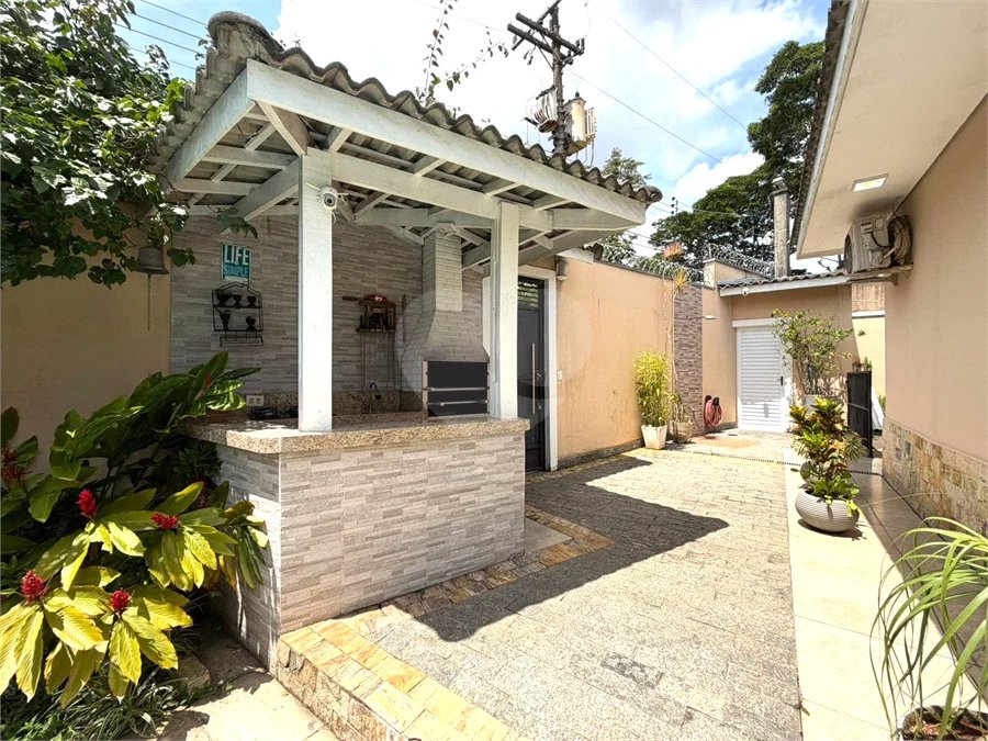 Casa Térrea de Alto Padrão à Venda no Bolsão de Interlagos