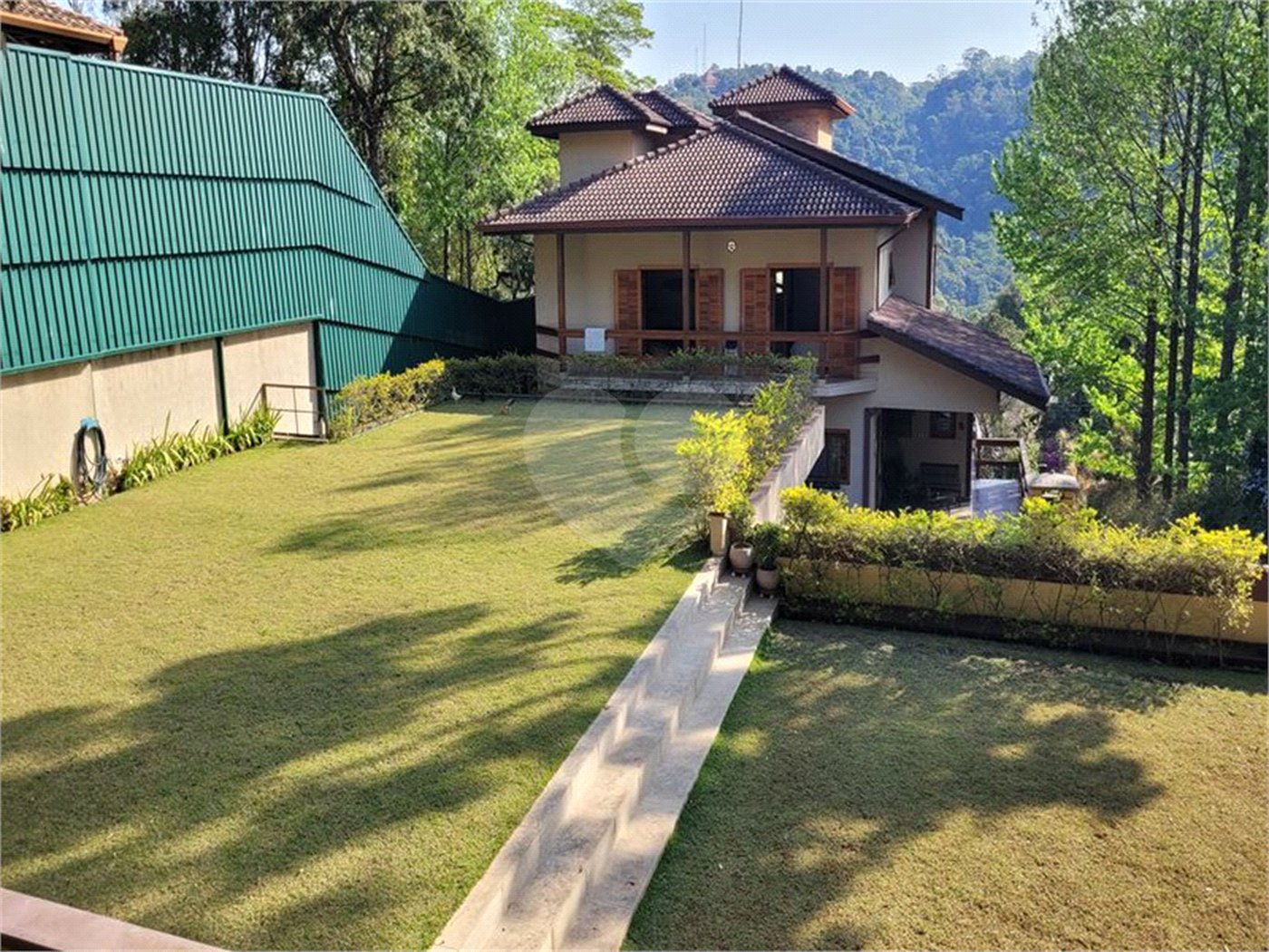 Casa à venda com 4 quartos, sendo 2 suítes, no condomínio Alpes da Cantareira, Mairiporã - SP
