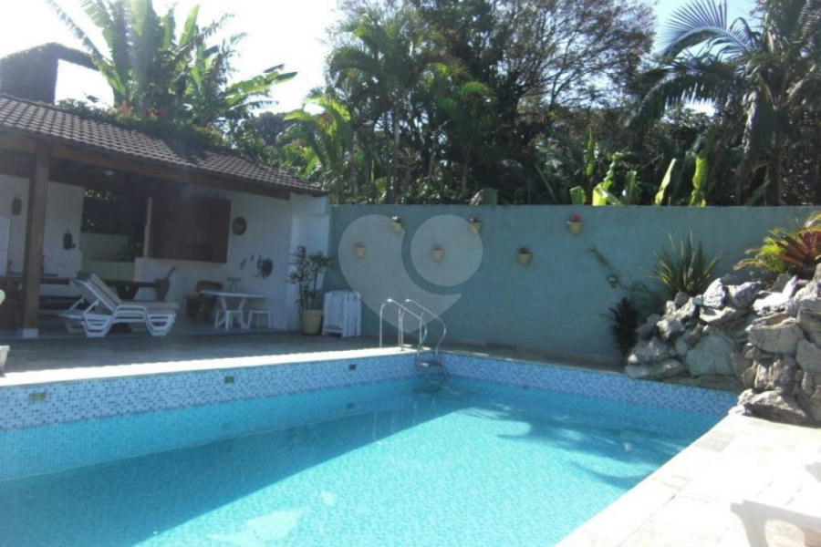 Sobrado à venda com 4 suítes em Horto Florestal, São Paulo, SP