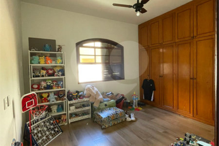 Casa Térrea à venda com 5 quartos, sendo 2 suítes, em Campo Grande, Rio de Janeiro, RJ