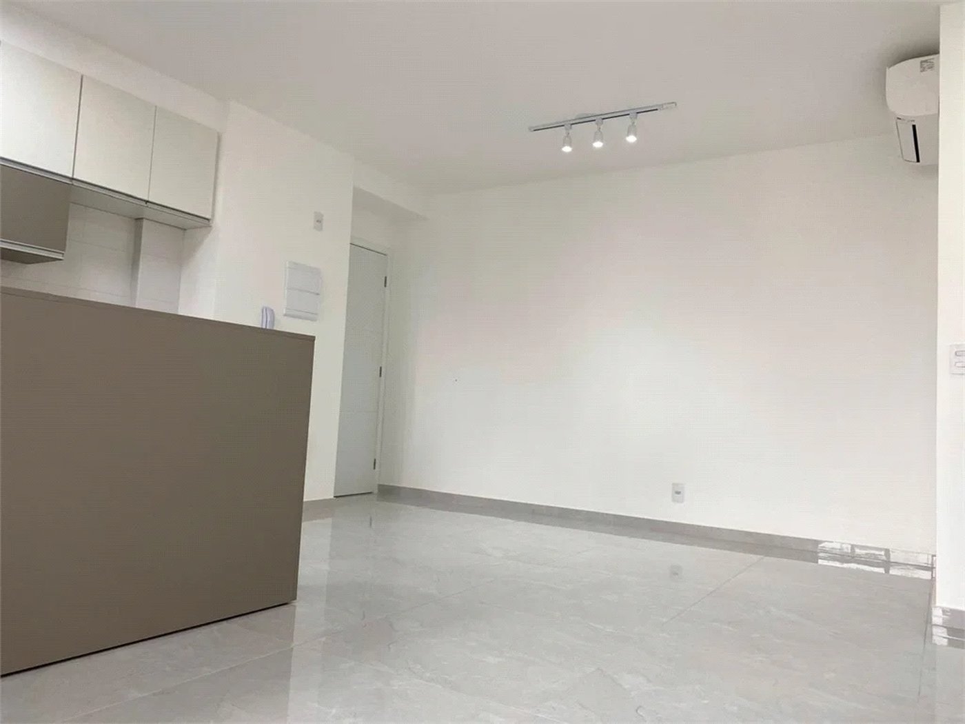 Apartamento à venda com 2 quartos, sendo 1 suíte,  em Jardim das Acácias, São Paulo, SP