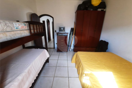 Casa à venda com 3 quartos, sendo 1 suíte,  em Jardim Aruan, Caraguatatuba, SP