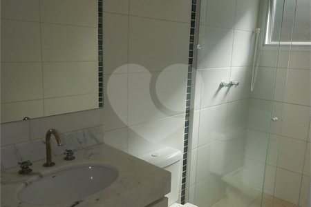 Casa à venda com 3 suítes no condomínio Recanto dos Paturis, Vinhedo - SP